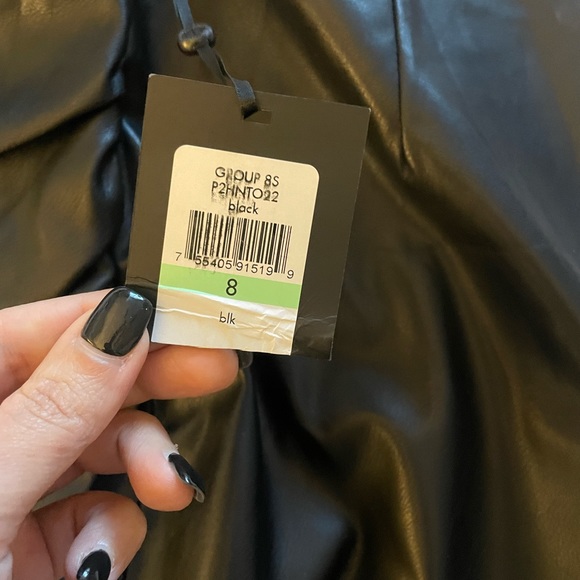 Faux leather DKNY skirt - Picture 4 of 4